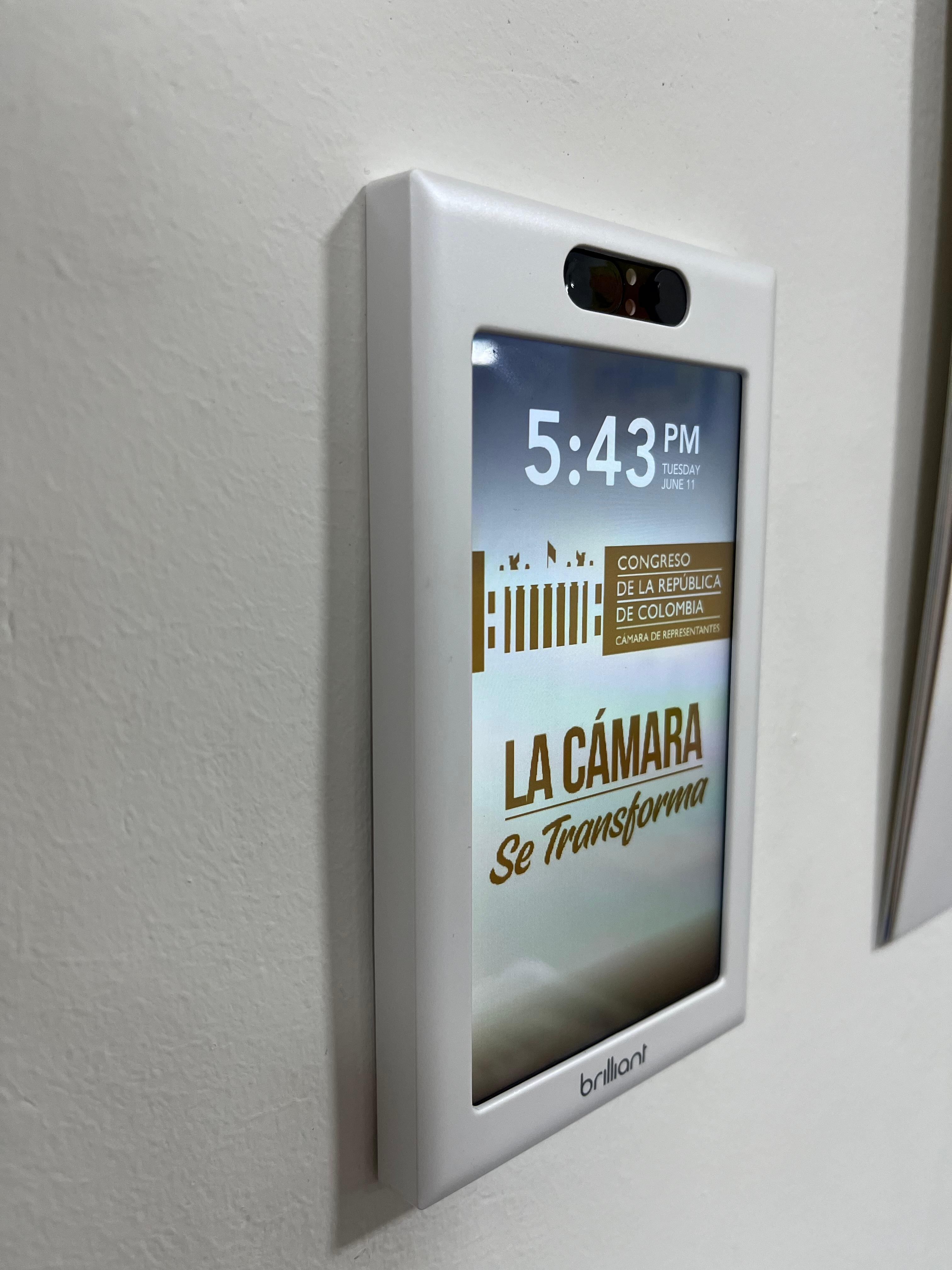 Polémica por instalación de dispositivos en la Cámara, que tienen cámara y micrófono. Foto: Cortesía