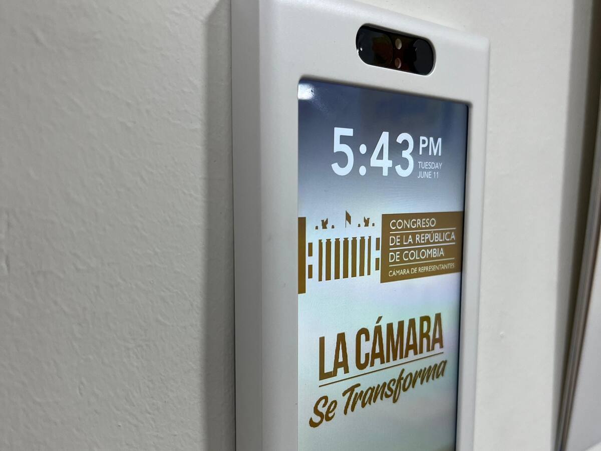 Congresistas denuncian instalación de cámaras en oficinas: “muy grave para la oposición”