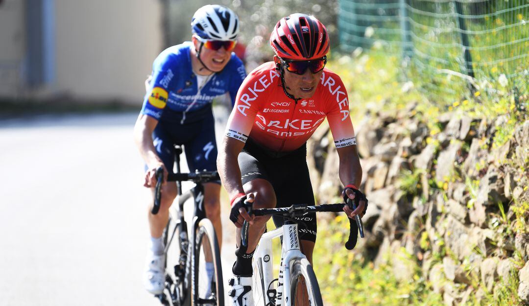 Nairo Quintana durante su competencia este domingo en territorio italiano.