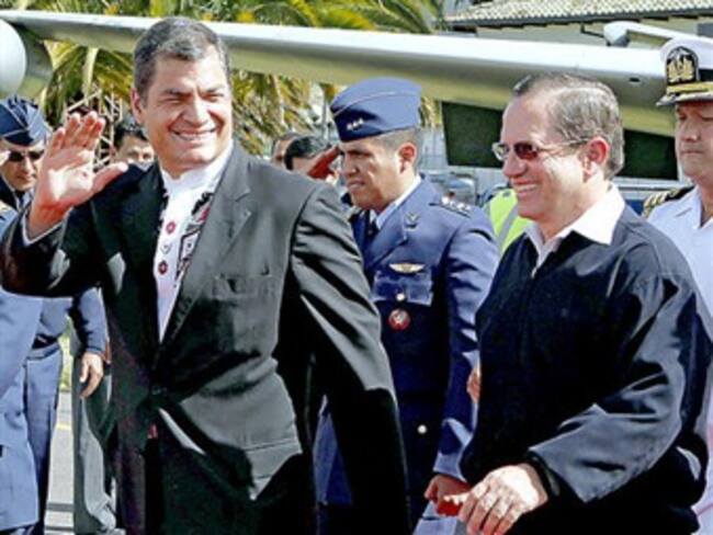 Ecuador le envió &quot;un inmenzo abrazo solidario al presidente Hugo Chávez&quot;