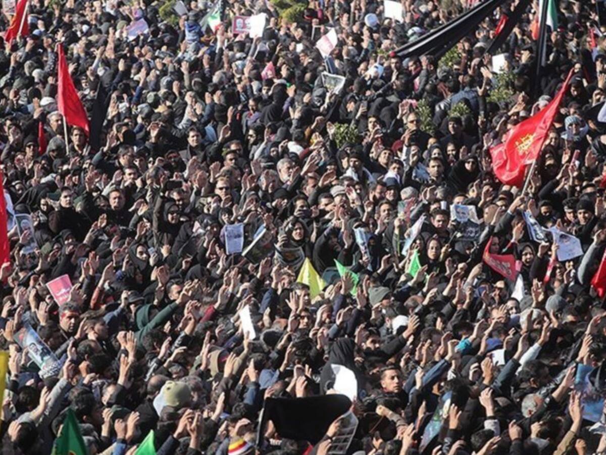 Aplazan sepultura de Soleimani tras estampida humana