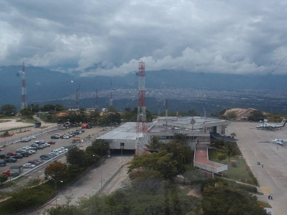 Santander: 700 pasajeros afectados por cierre de aeropuerto Palonegro por mal tiempo