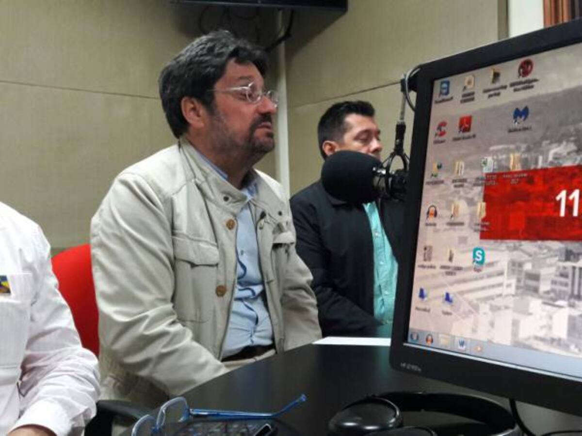 Es una vergüenza lo que ocurre con la corrupción en Armenia: Pacho Santos