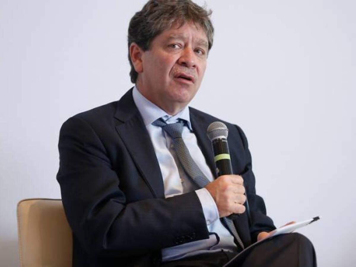 Bruce Mac Master saluda a Caracol Radio en sus 70 años