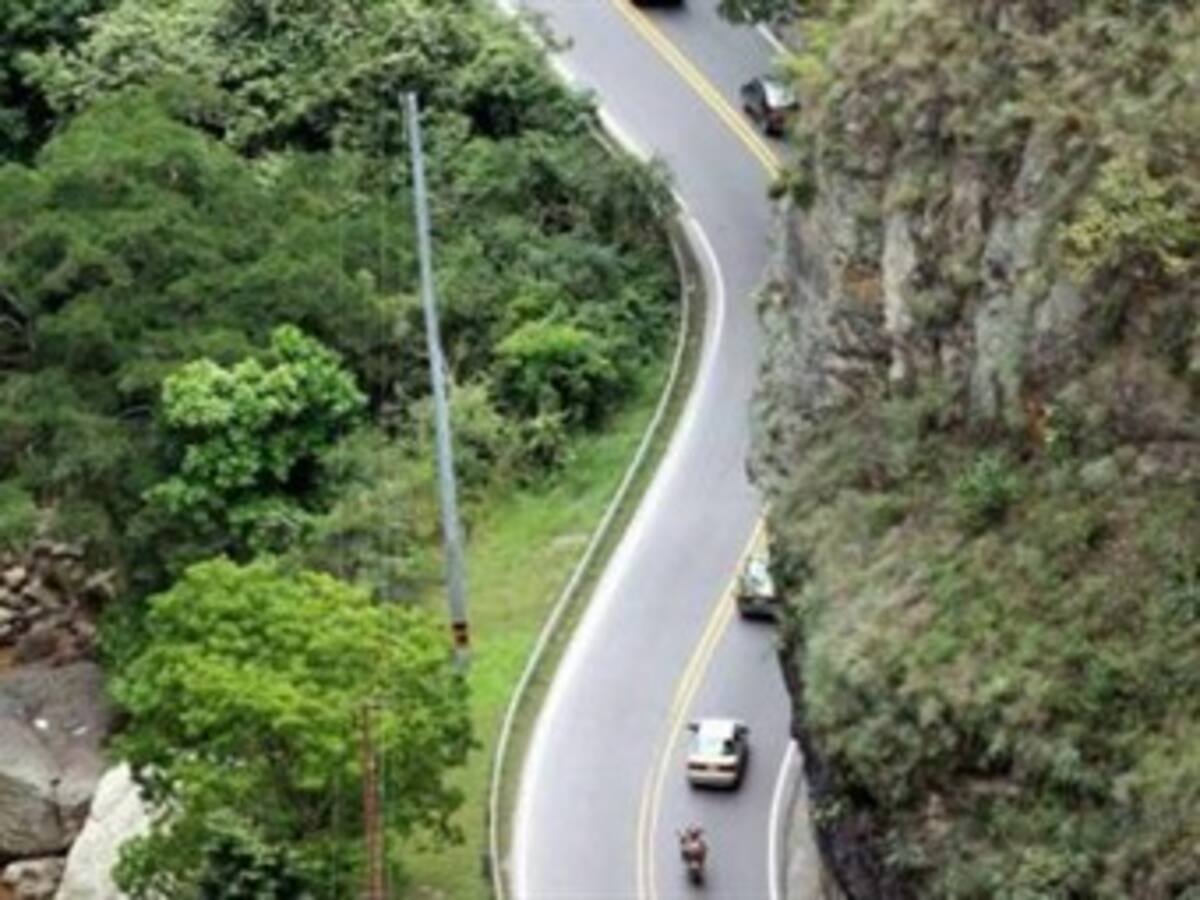 Recomiendan máxima precaución en cinco vías nacionales