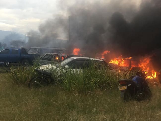 Vehículos inmovilizados son quemados en incendio de Santander de Quilichao
