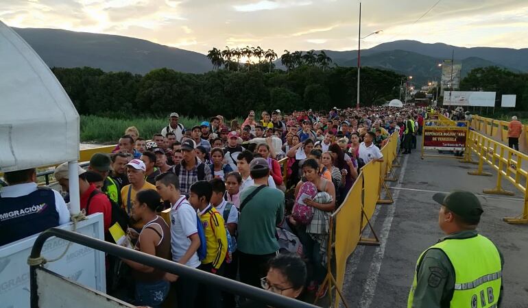 Flujo migratorio de venezolanos por el puente internacional Simón Bolívar