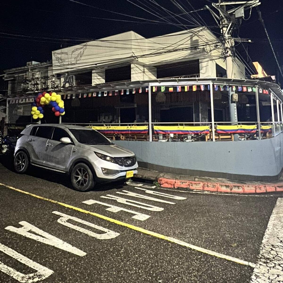 Pérdidas millonarias en comercios de Bucaramanga por fallas de energía durante partido de Colombia
