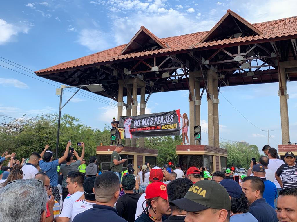 Protesta para exigir el desmonte del peaje Papiros en Puerto Colombia./ Foto: Caracol Radio