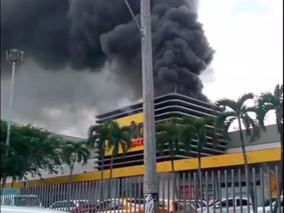 Se controló el incendio en el Éxito del Centro Comercial Viva Envigado