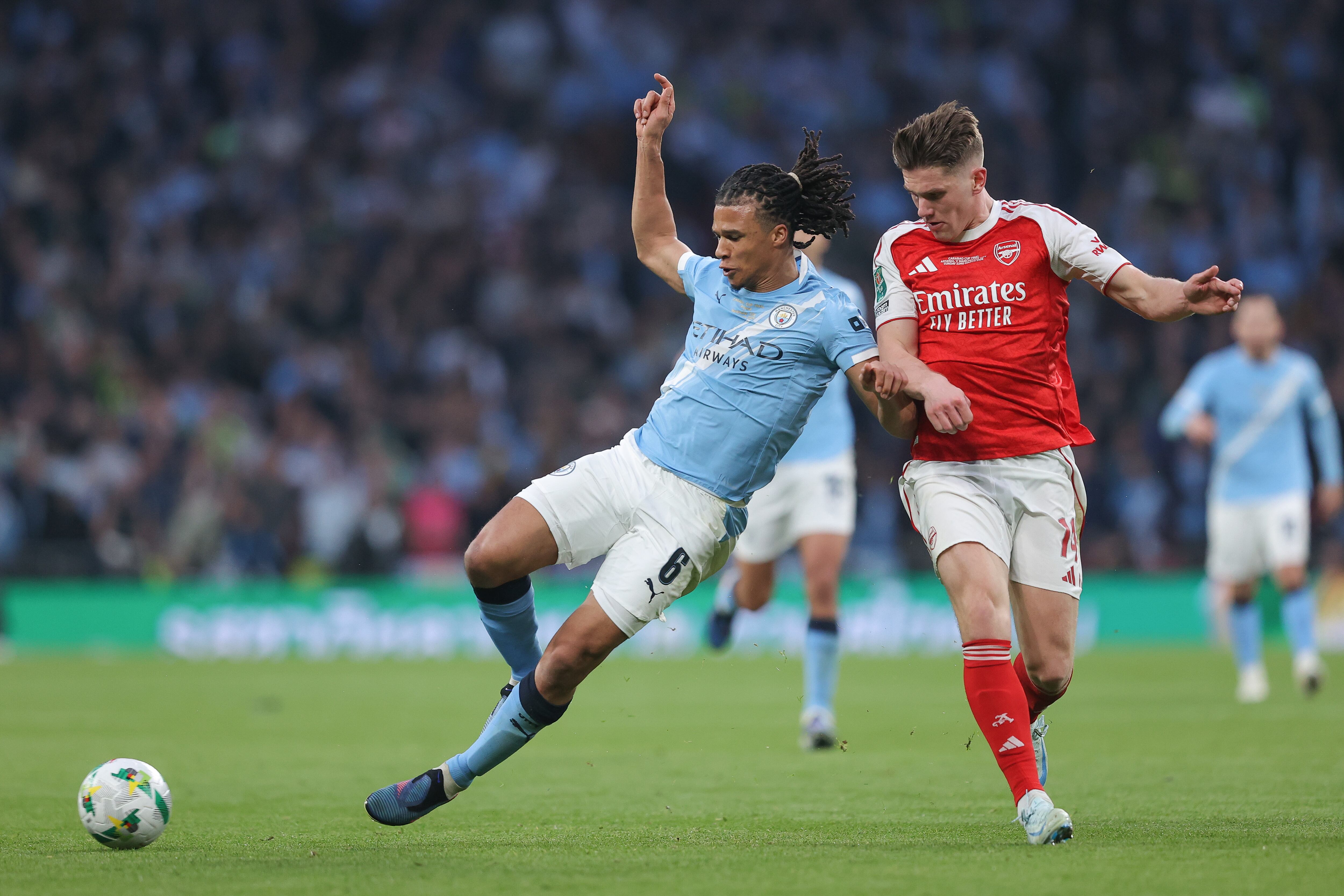 LONDON, ENGLAND - MARCH 22: Nathan Ake of Manchester City battles for possession with Viktor Gyokeres of Arsenal during the Carabao Cup Final match Arsenal and between Manchester City at Wembley Stadium on March 22, 2026 in London, England. (Photo by James Gill - Danehouse/Getty Images)