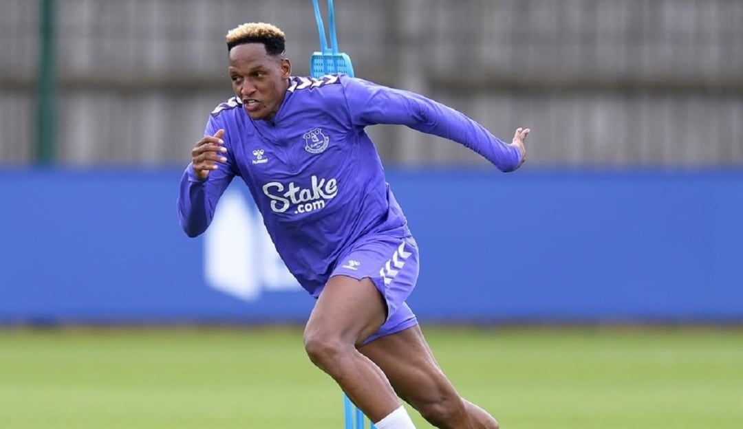 Yerry Mina comenzó los trabajos de pretemporada con el Everton.