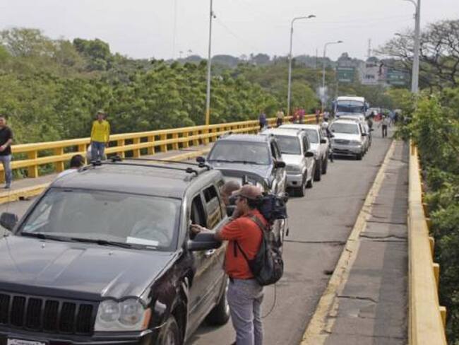 Venezolanos piden apertura vehicular de puentes
