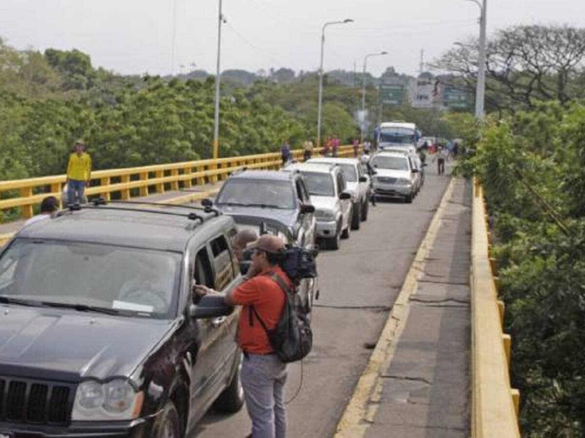 Habitantes en Venezuela piden apertura vehicular de puentes