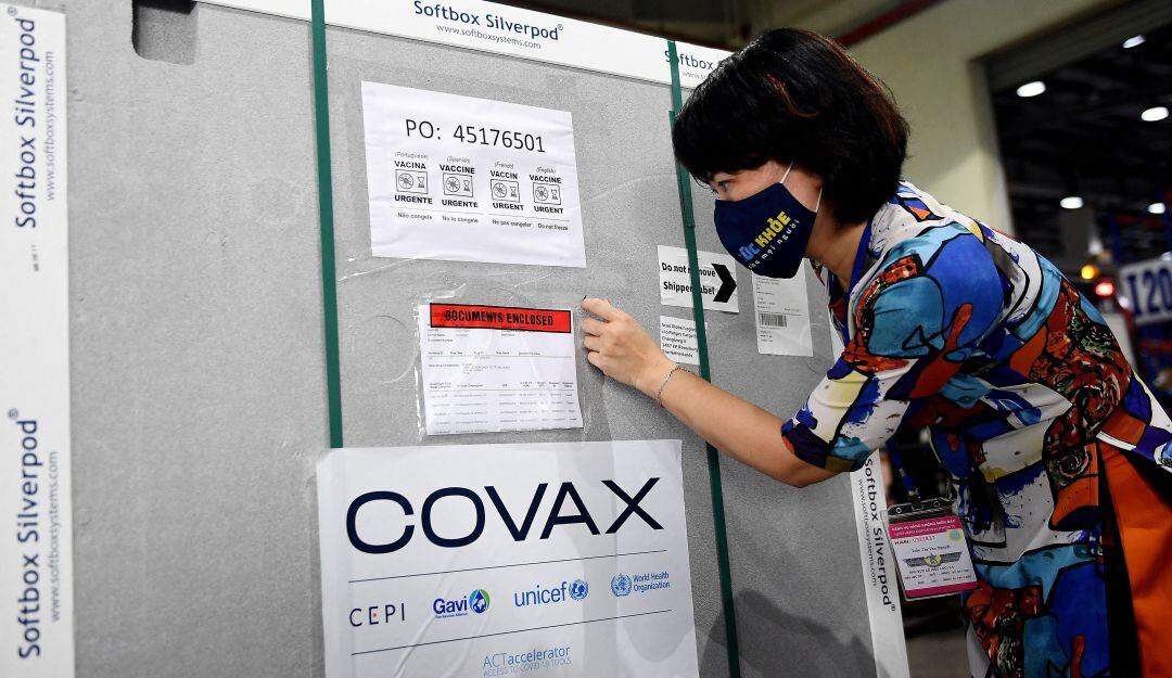 Cargamento de vacunas de Oxford y AstraZeneca entregados en Vietnam gracias al mecanismo COVAX.