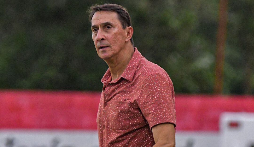 Alexandre Guimaraes, técnico de América