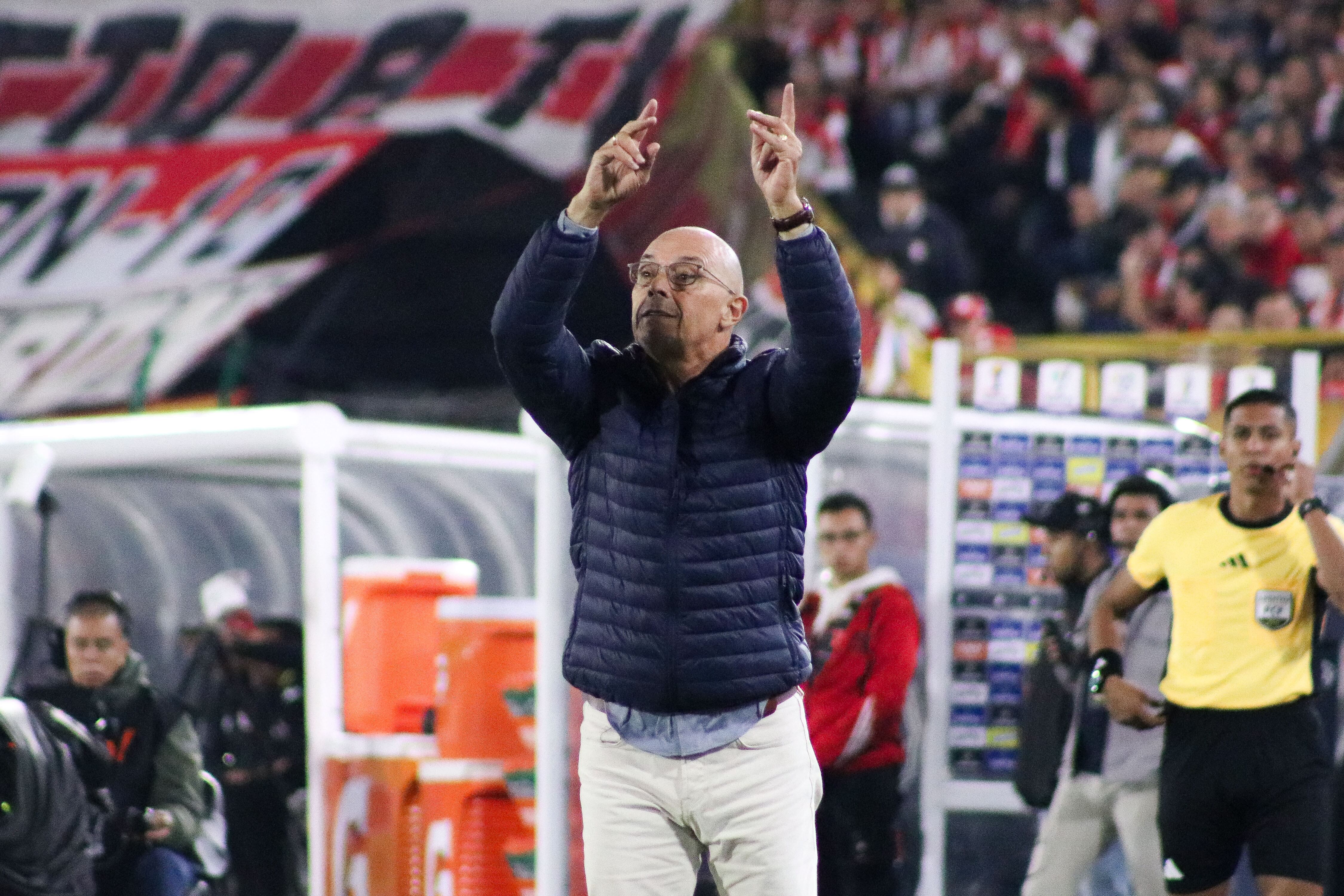 Junior F.C's manager Alfredo Arias during the Superliga BetPlay Dimayor League second leg final between Independiente Santa Fe V Junior F.C in El Campin Stadium in Bogota, Colombia January 21, 2026. (Photo by: Jorge Londono/Long Visual Press/Universal Images Group via Getty Images)