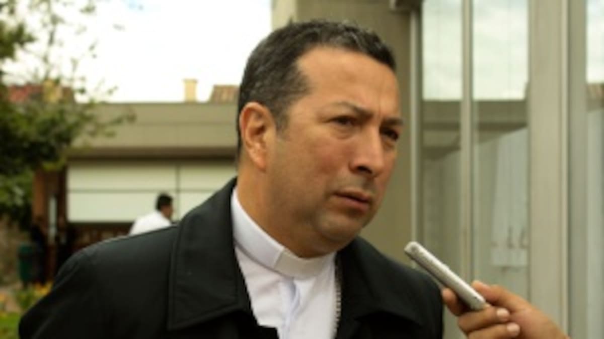 Los grupos armados deben ser honestos en diálogos de paz: monseñor Orlando Olave