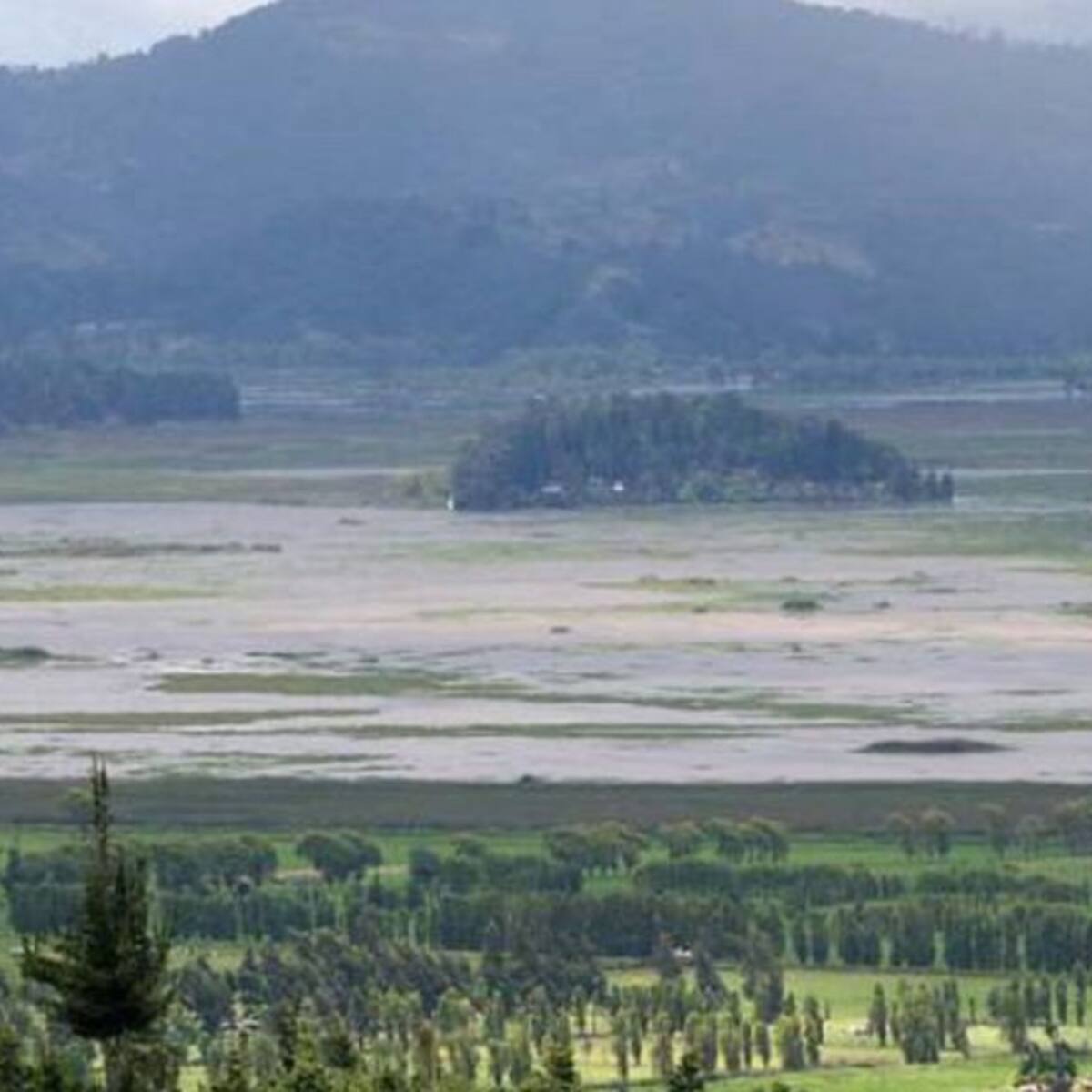 Se abren las compuertas de Tolón por alto nivel en la laguna de Fúquene