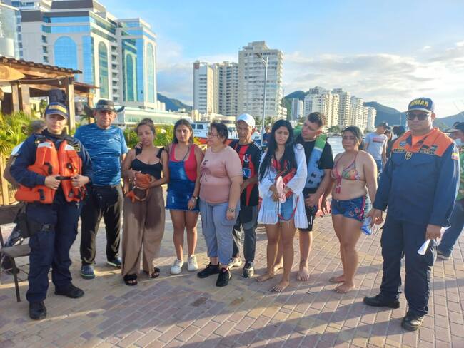 Rescatan en el mar de Santa Marta a 19 turistas que quedaron a la deriva