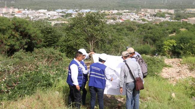 La carrera 38, en el sector de la ladera, prácticamente desapreció entre maleza y ruinas tras los deslizamientos.