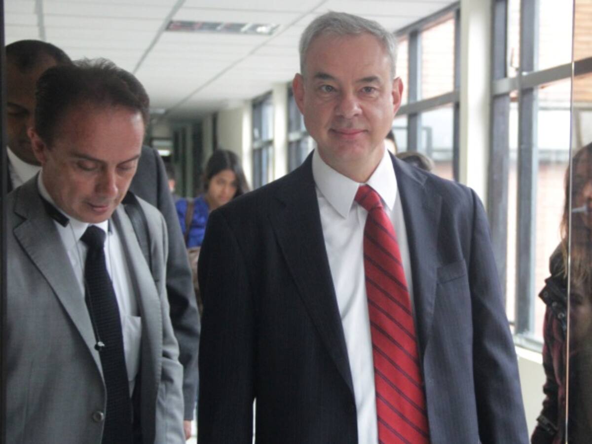 Sigue en pie acusación a exmagistrado Rodrigo Escobar Gil por caso Fidupetrol