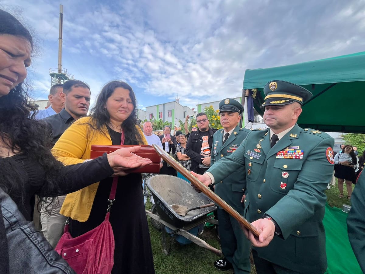 Coronel Julián Arango, comandante Octava Brigada, Ejército