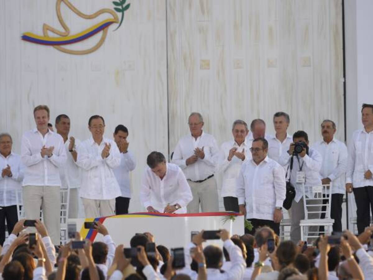 Los medios del mundo resaltan el acuerdo de paz en Colombia