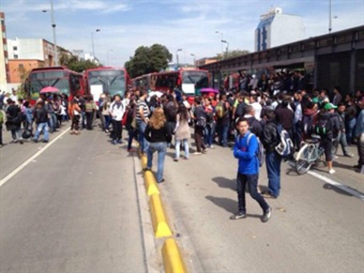 Siguen bloqueos de Transmilenio en avenida Suba