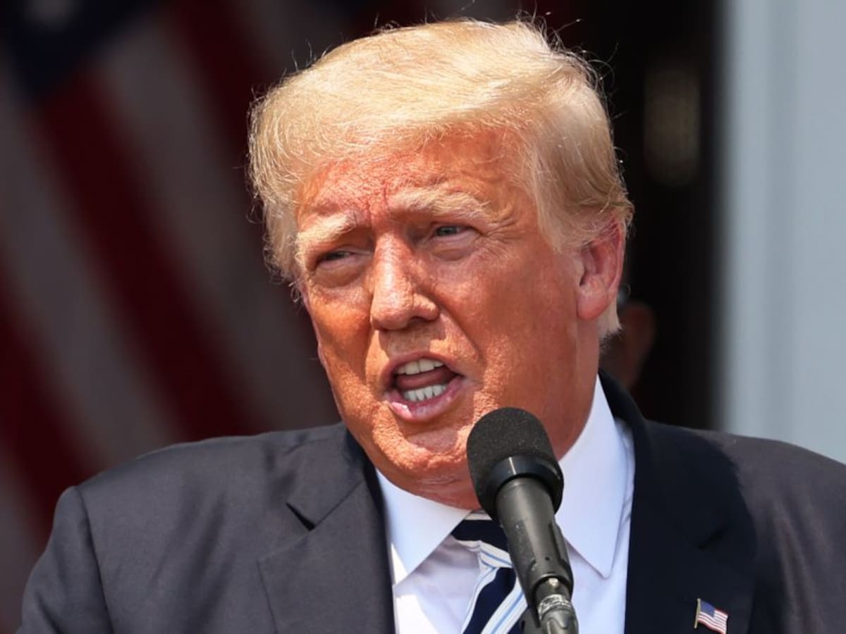 Trump interpone demanda colectiva contra Facebook, Google y Twitter