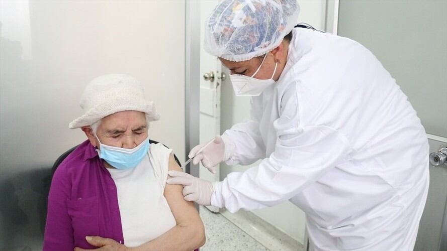 “En muchas vacunas, la inmunidad va creciendo en la medida que se aplica la primera dosis”: ministro Fernando Ruiz. Foto: Colprensa / SECRETARÍA DE SALUD