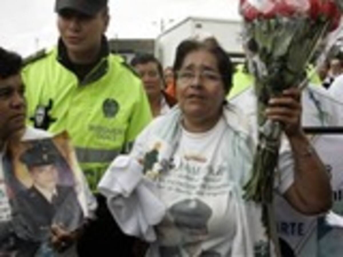 Doña Oliva Solarte, mamá del intendente Jorge Trujillo secuestrado por las Farc hace más de 10 años, terminó en Bogotá el recorrido por la liberación de su hijo