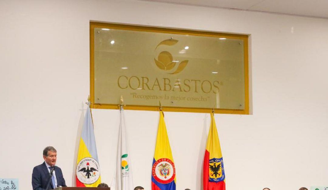 Ministro de Trabajo y autoridades distritales