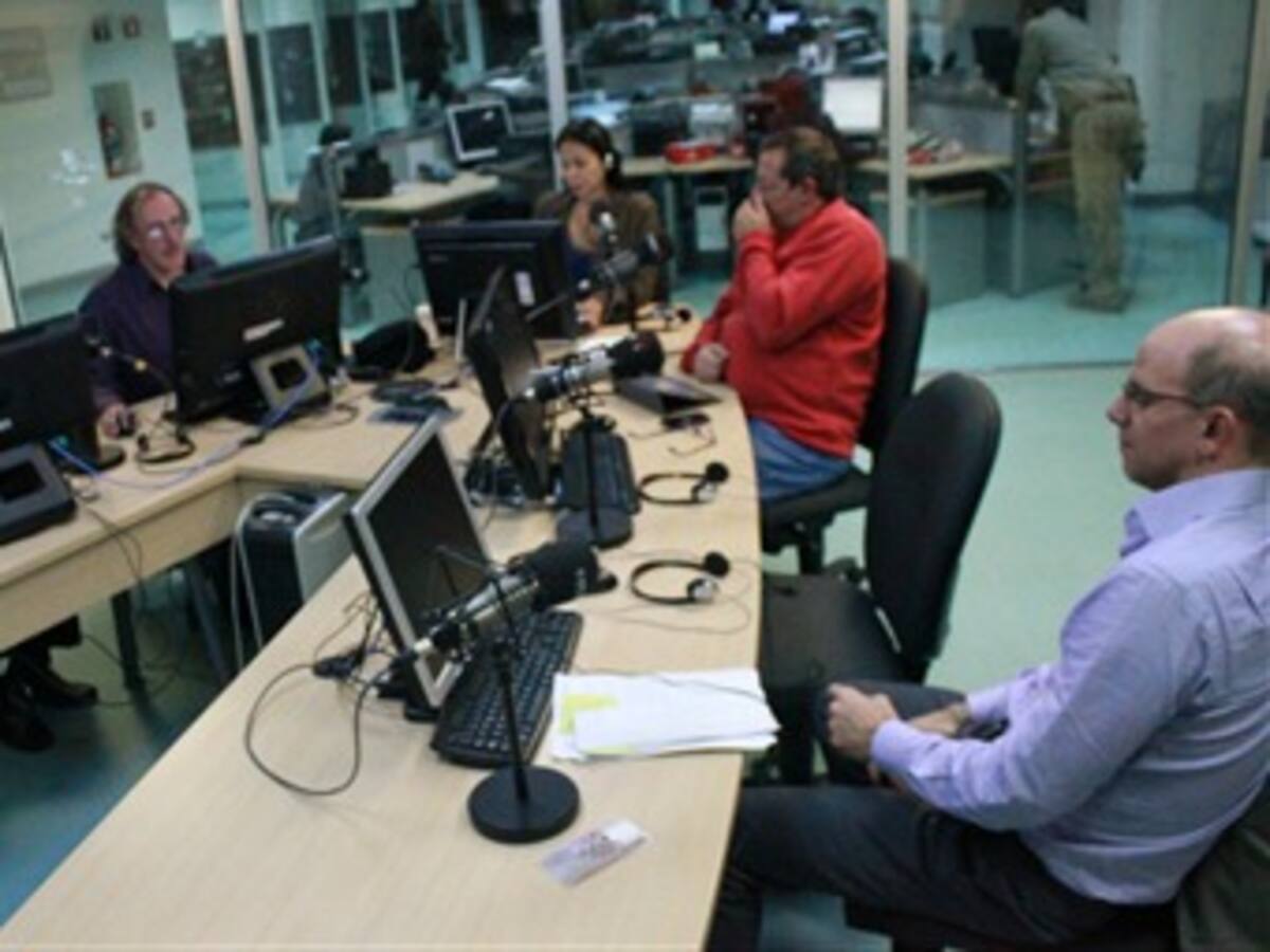 HORA 20: Lo de los tres ceros suena caricaturesco cuando tenemos tres millones de desplazados: Alejandro Santos