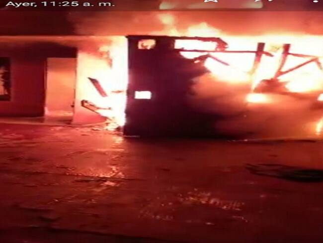 Dos heridos y una casa destruida deja incendio en Barranquilla