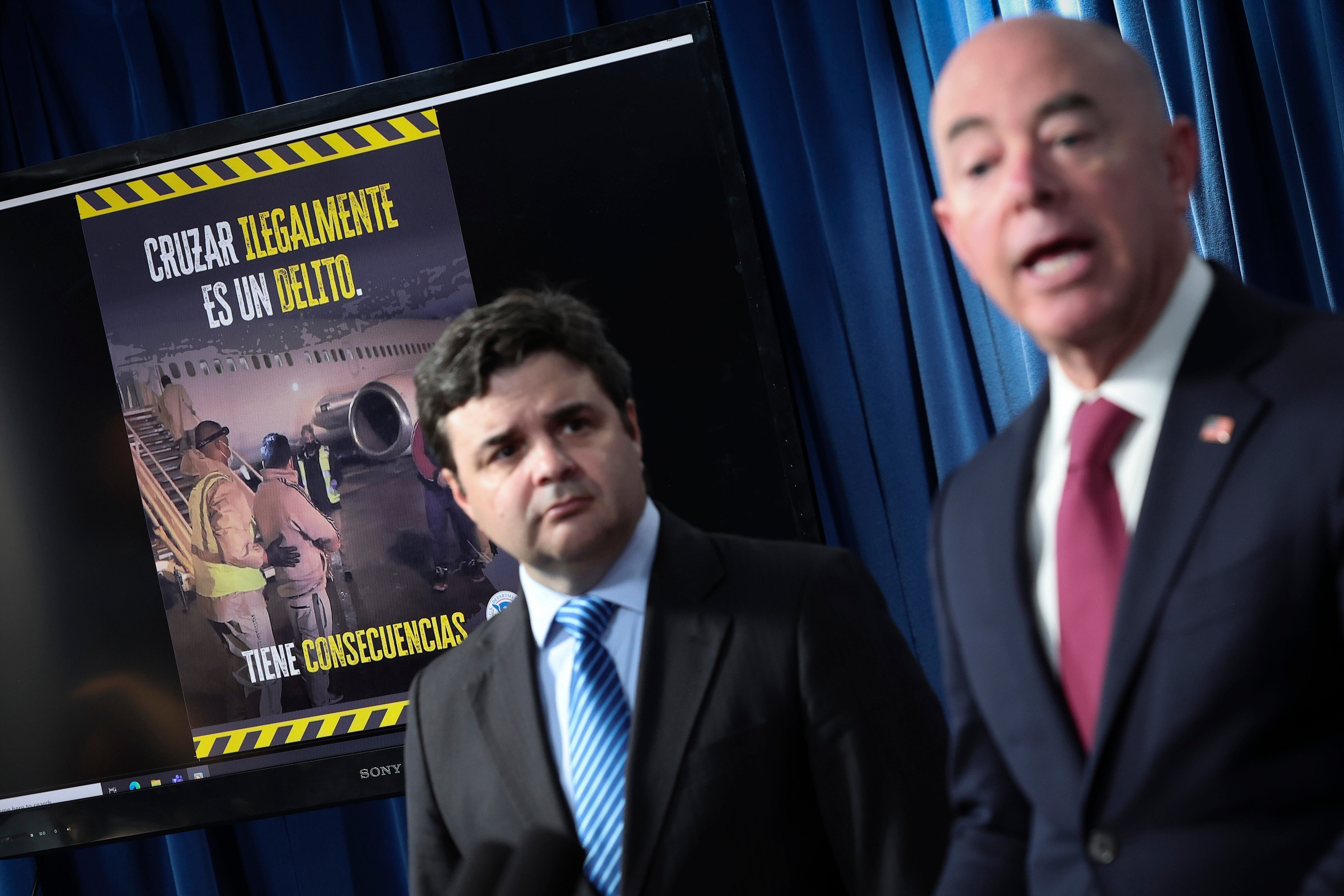 EE.UU. anuncia nuevas reglas para endurecer el asilo y aumentar las deportaciones