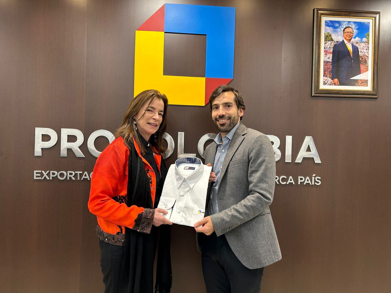 Óscar Rueda Plata, de familia cercana a la Primera Dama Verónica Alcocer, fue representante suplente de la multinacional Powerchina International Group Limited. Actualmente es director de ProColombia en China. Foto: Tomada de X