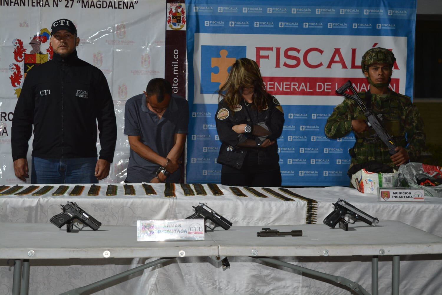 Tres pistolas 9 milímetros con igual número de proveedores