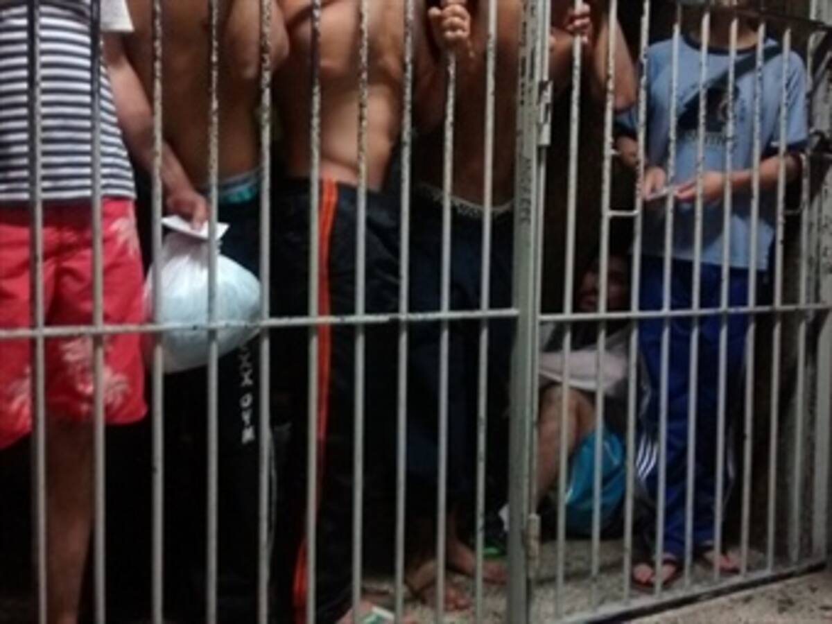 Guardianes de Bellavista aceptan recibir a 46 detenidos en calabozos