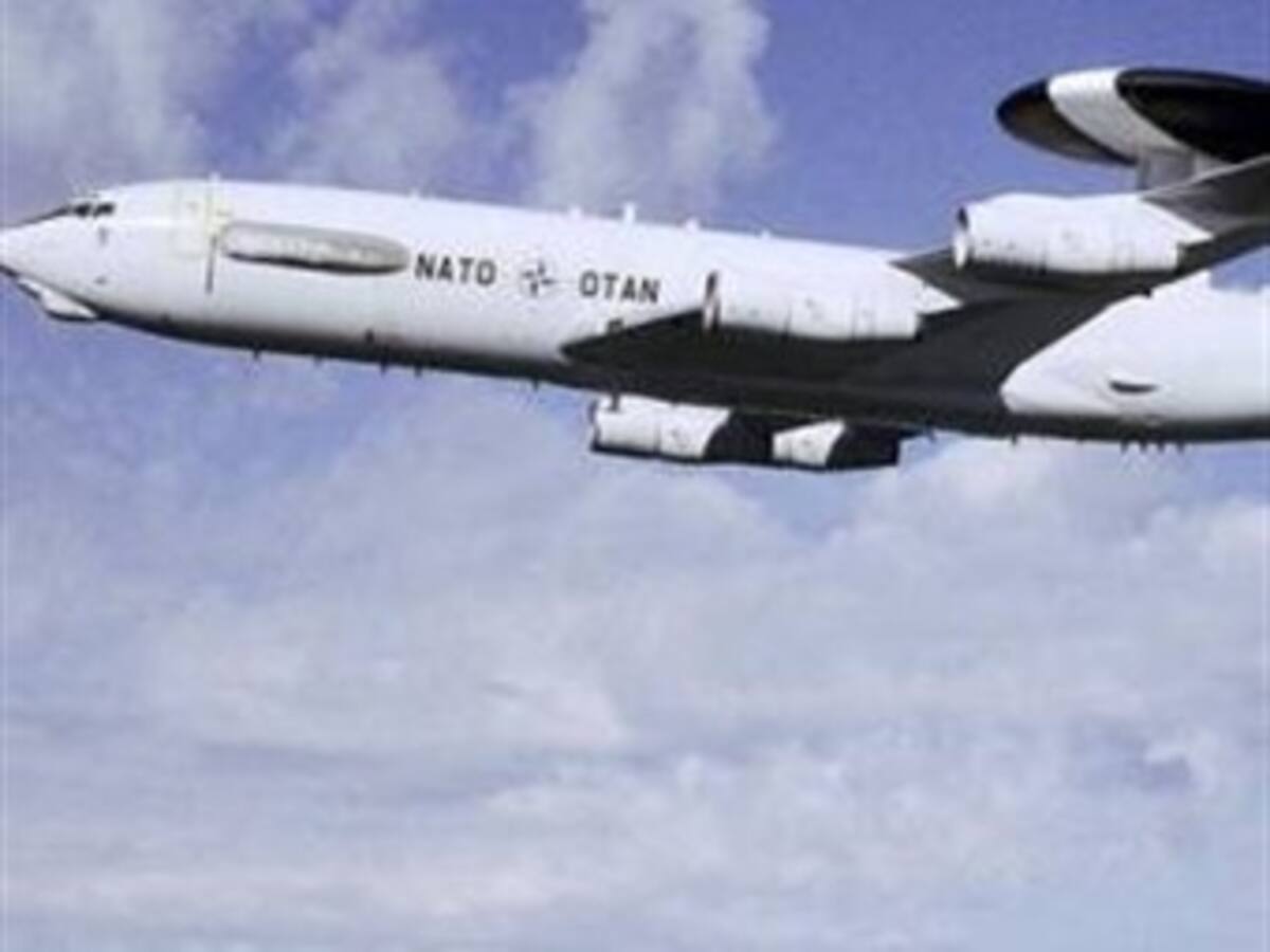 La OTAN inicia los preparativos para la intervención militar en Libia