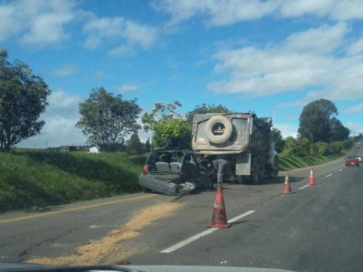 Accidente por microsueño deja un herido de gravedad en la vía Paipa-Tunja
