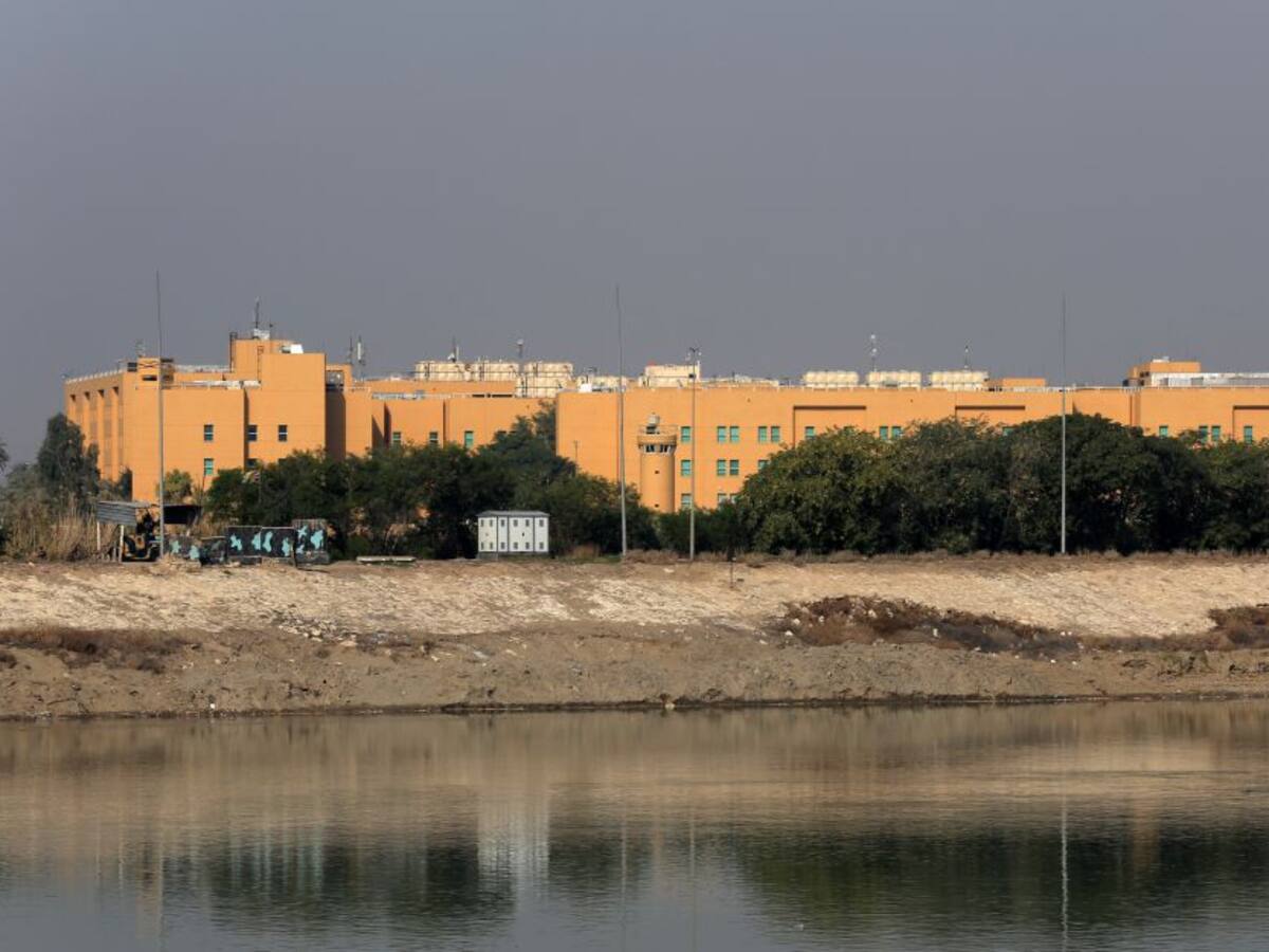 Reportan explosiones cerca de embajada de EE.UU. en Bagdad y en base aérea