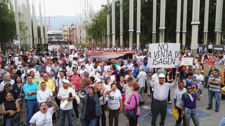 Protestas por la venta de Isagén en Medellín. 
