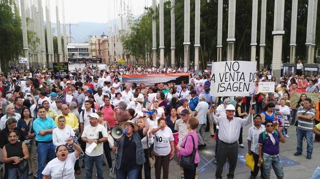 Protestas por la venta de Isagén en Medellín.