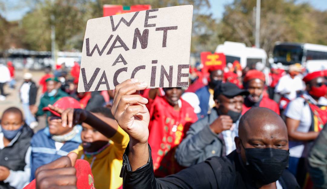 Protestas en África exigiendo acceso a las vacunas contra el COVID-19.                 Foto: Getty 