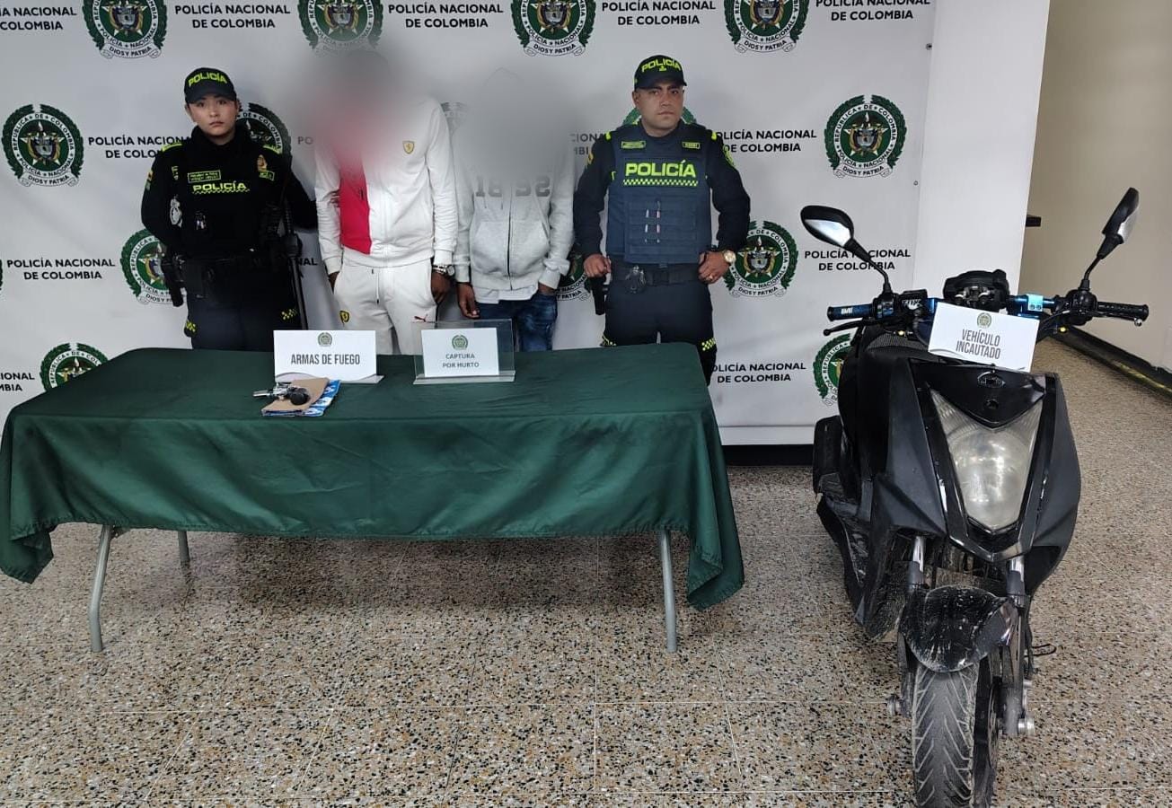 Policía de Bogotá capturó a dos hombres por intento de robo a domiciliarios tras persecución. Foto: suministrada.