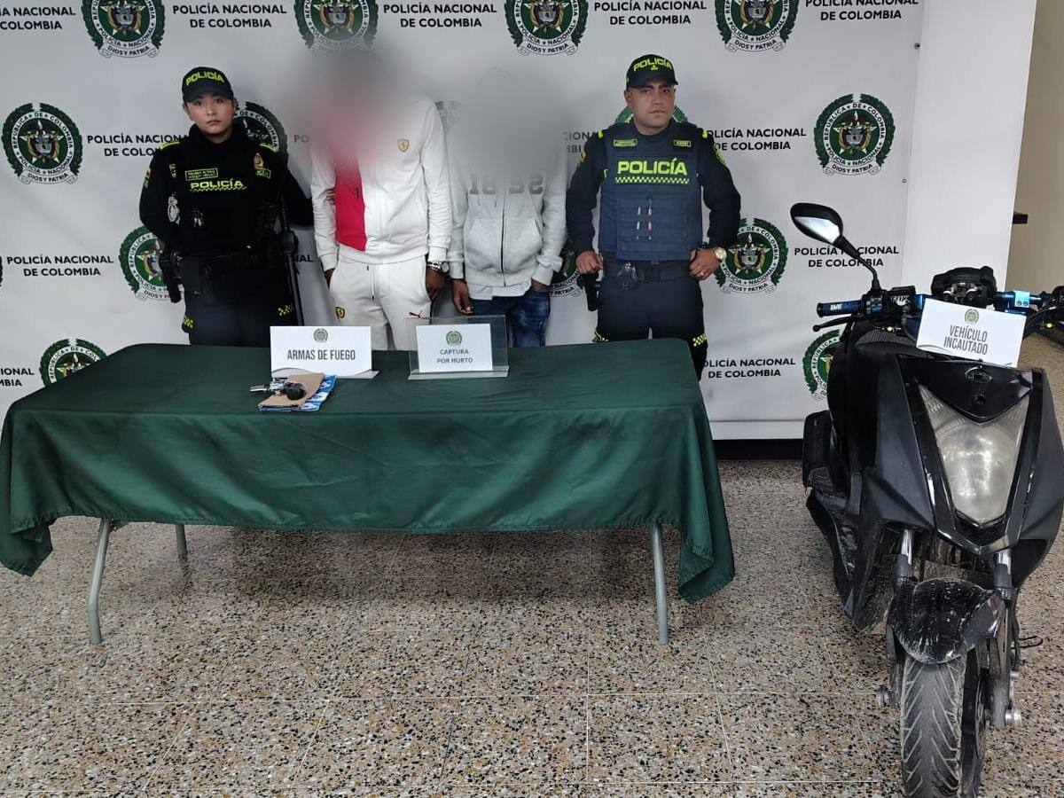 Policía de Bogotá capturó a dos hombres por intento de robo a domiciliarios tras persecución