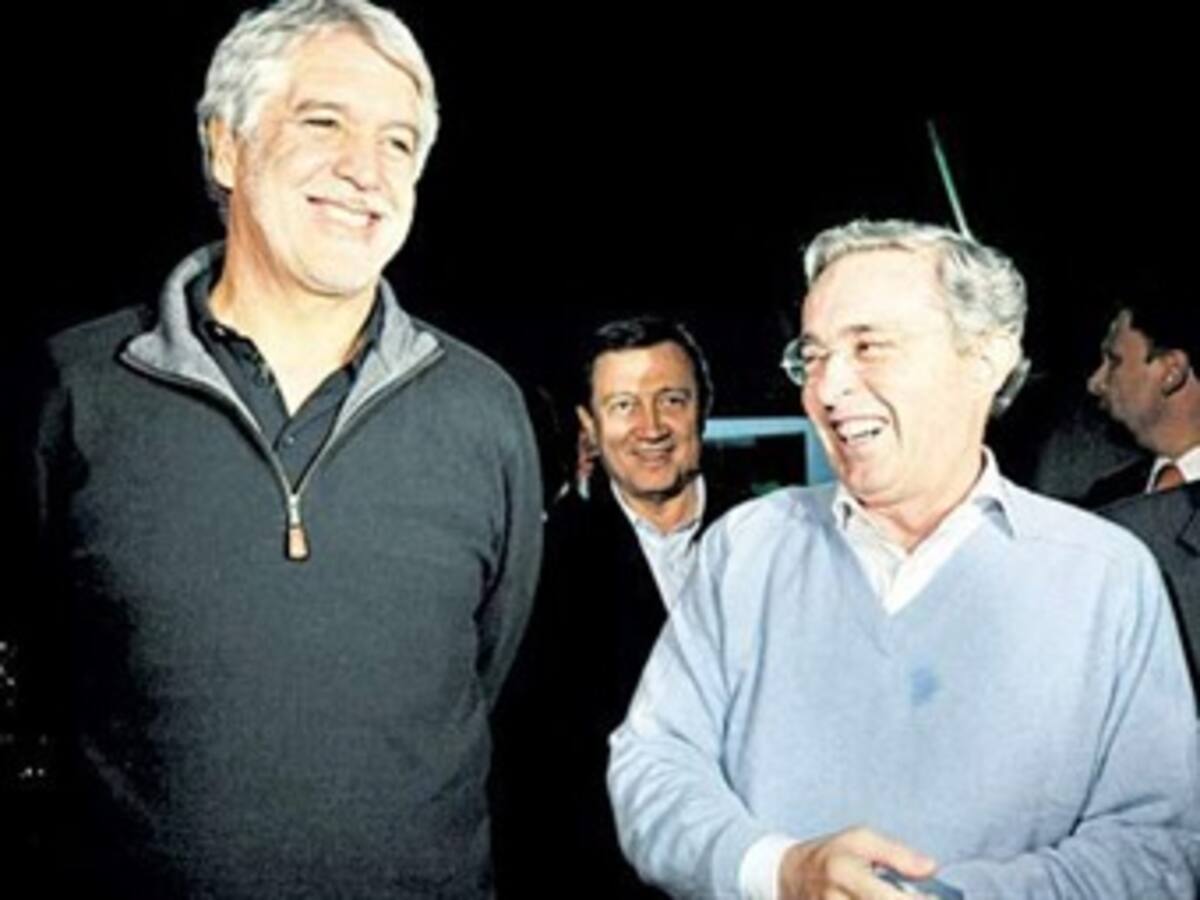 Uribe le hace un favor político a Chávez con sus críticas durante la campaña electoral: Peñalosa