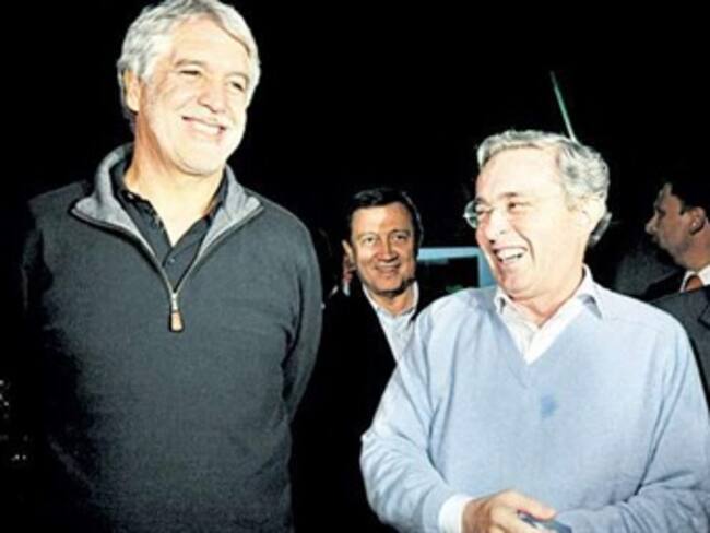 Uribe le hace un favor político a Chávez con sus críticas durante la campaña electoral: Peñalosa