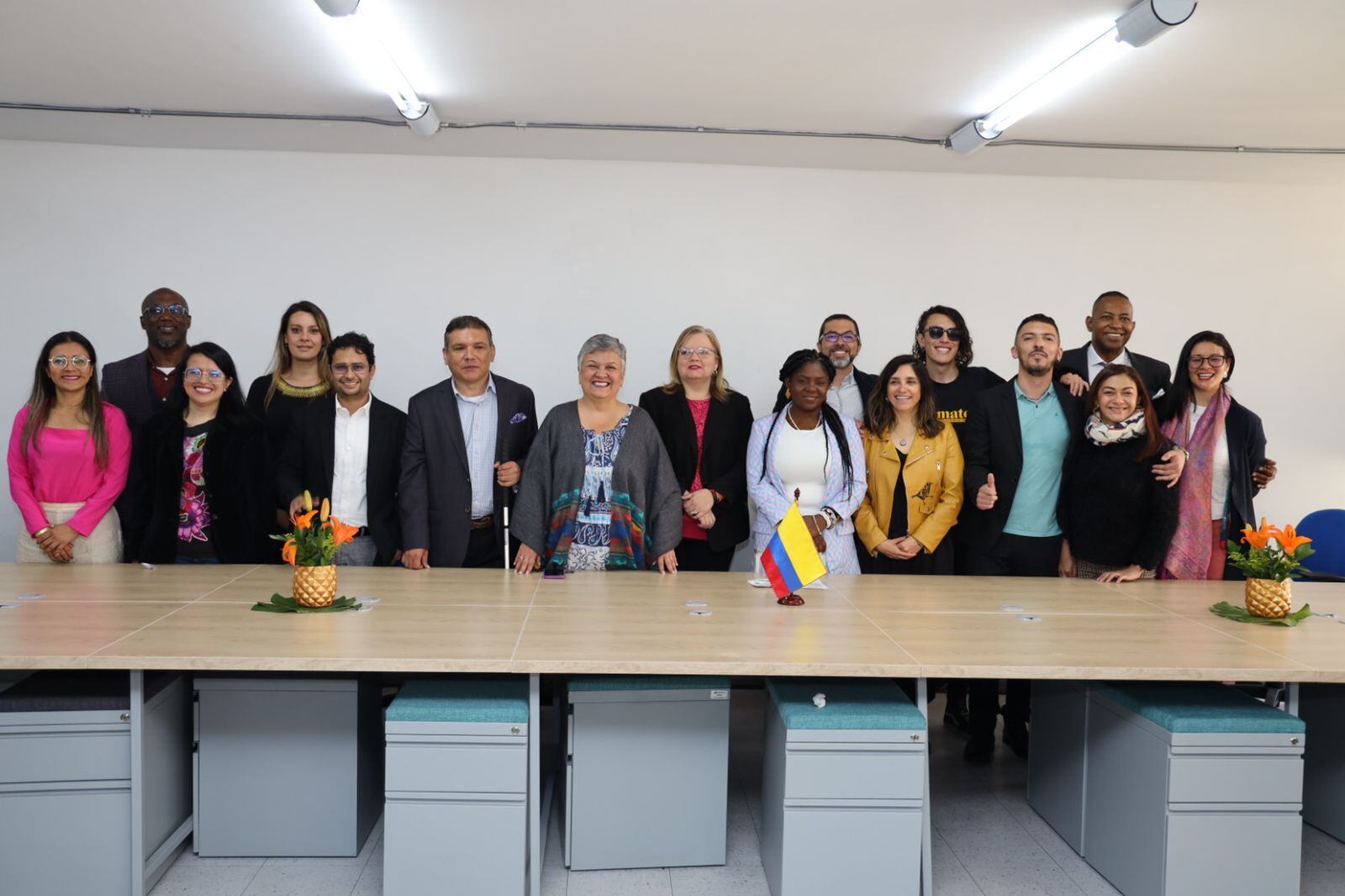 Francia Márquez junto a los mimebros del Ministerio de Igualdad. Foto: Ministerio de la Igualdad.